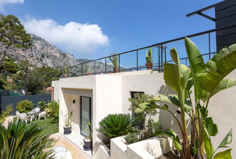Azu005 - Villa surplombant la baie d'Eze, Côte d'Azur