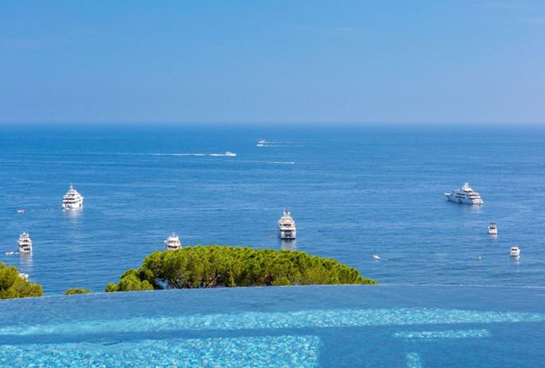 Azu005 - Villa overlooking the bay of Eze, French Riviera
