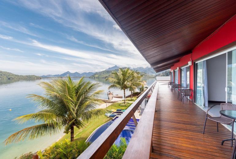 Ang006 - Magnificent seafront house in Angra