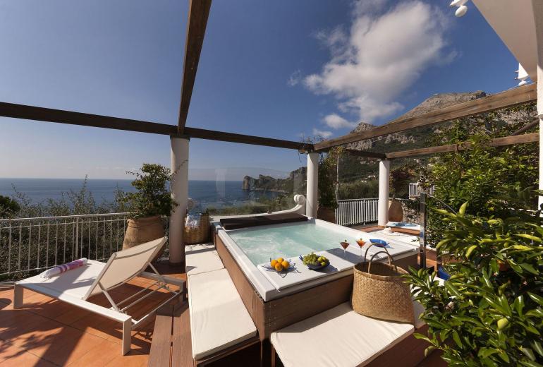 Cam009 - Villa de trois étages sur la côte de Sorrente, Campanie