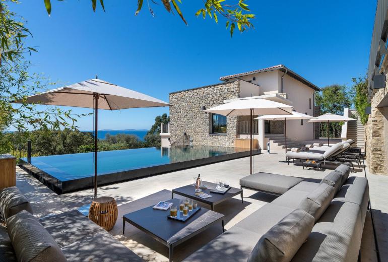 Azu017 - Private Villa with Rooftop Jacuzzi, French Riviera