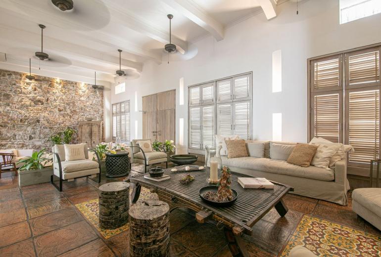 Car027 - Stunning 8 bedroom mansion in Old City, Cartagena