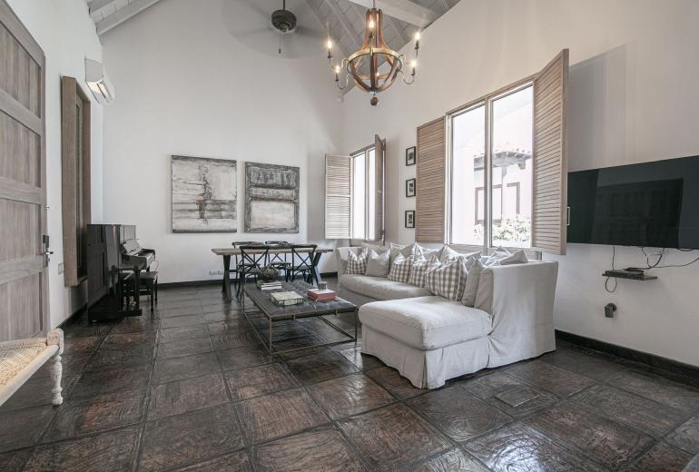 Car027 - Stunning 8 bedroom mansion in Old City, Cartagena