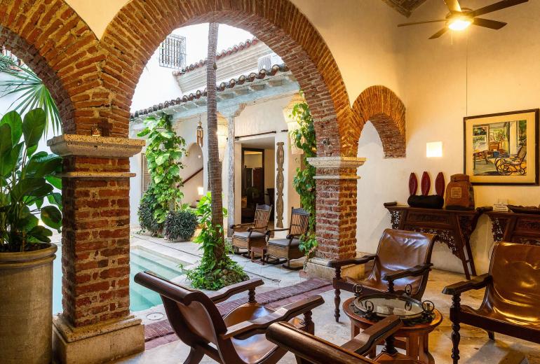 Car090 - Casa colonial con piscina en el Centro Historico
