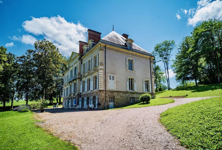 Auv001 - Castle near Vichy