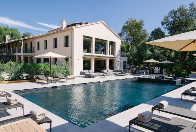 Azu003 - Villa exclusiva com piscina espaçosa em Saint Tropez
