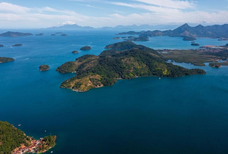 Ang049 - Bela casa em ilha em Angra dos Reis