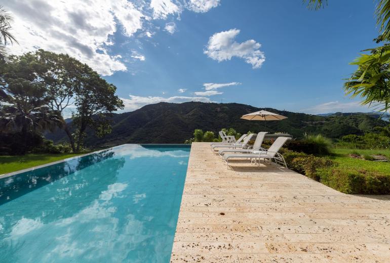 Anp024 - Hermosa casa con piscina y vista a la montaña