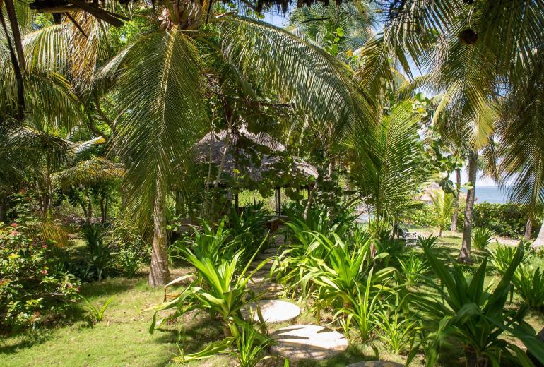 Car123 - Charming waterfront house in Rosario Islands