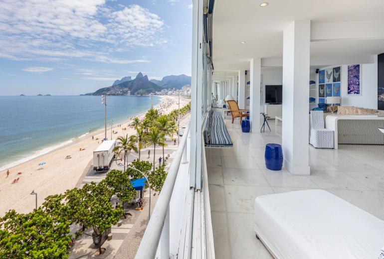 Rio082 - Charming beachfront apartment in Ipanema