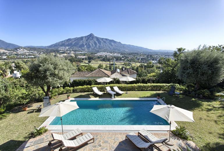 Mbl005 - Villa located on the hills, Marbella