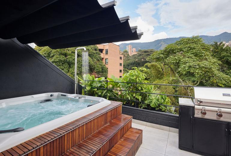 Med025 - Exclusive triplex penthouse in Poblado, Medellin