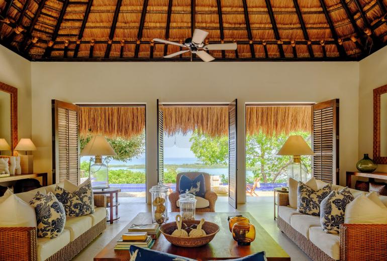 Car082 - Oceanfront villa with pools in Barú