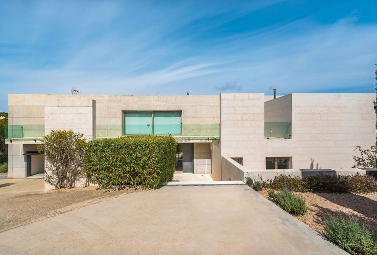 Mal004 - Villa in the first sea line, Mallorca