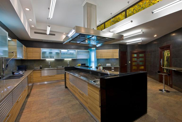 Pan013 - Massive luxury mansion with pool near Panama City