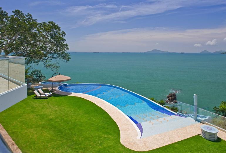 Pan013 - Massive luxury mansion with pool near Panama City