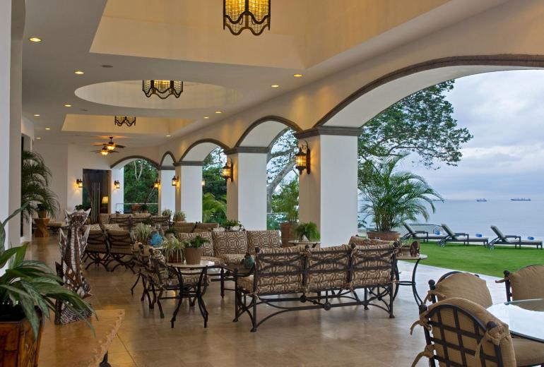 Pan013 - Massive luxury mansion with pool near Panama City