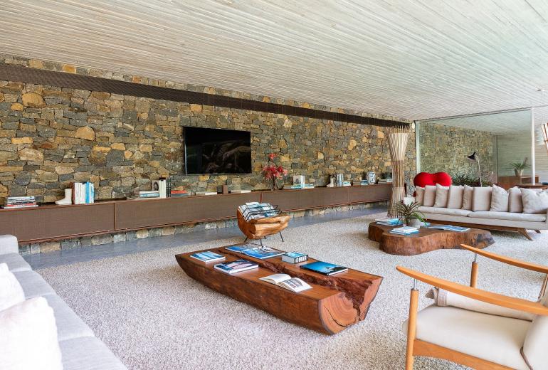 Pty008 - Luxury beachfront villa in Paraty
