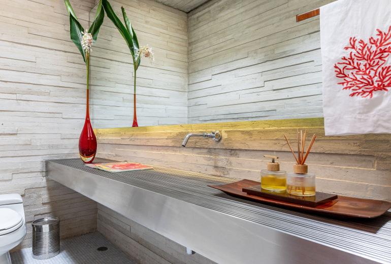 Pty008 - Luxury beachfront villa in Paraty