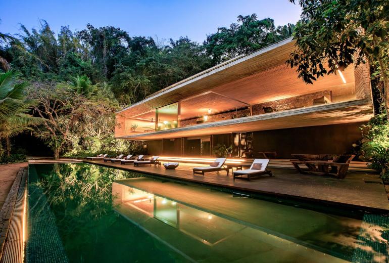 Pty008 - Luxury beachfront villa in Paraty