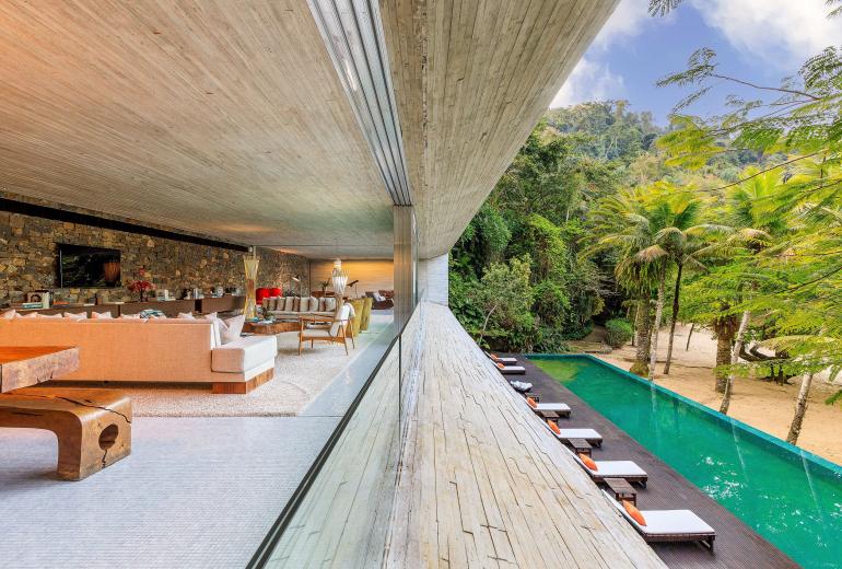Pty008 - Luxury beachfront villa in Paraty