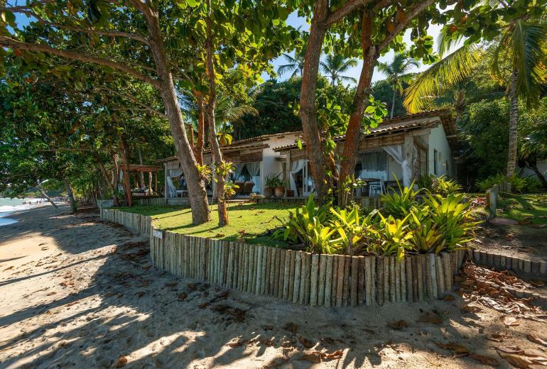 Bah235 - House on the sand at Praia do Espelho