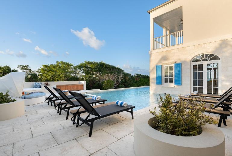 Tci001 – Elegant beachfront villa in Turtle Cove