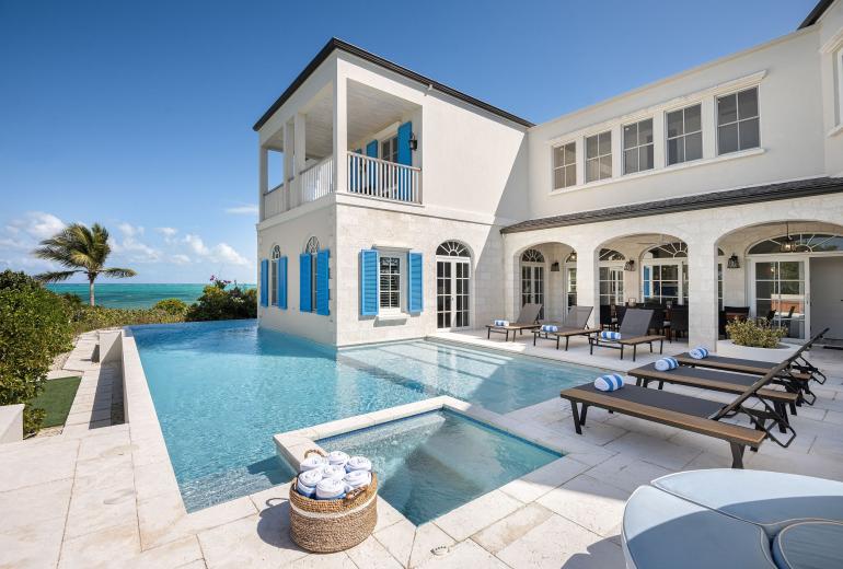 Tci001 – Elegant beachfront villa in Turtle Cove