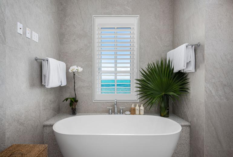 Tci001 – Elegant beachfront villa in Turtle Cove