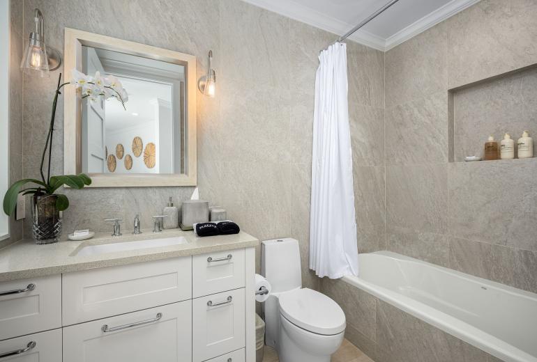 Tci001 – Elegant beachfront villa in Turtle Cove