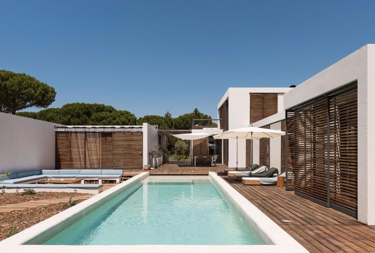 Com001 - Casa moderna rodeada de pinheiros, Comporta