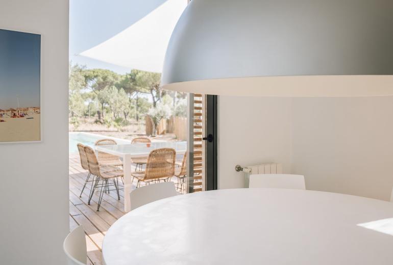 Com001 - Casa moderna rodeada de pinheiros, Comporta