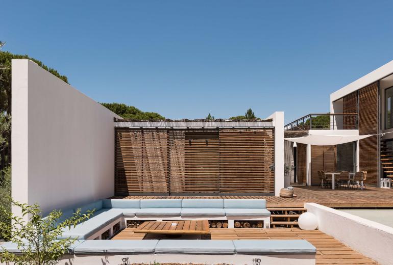 Com001 - Casa moderna rodeada de pinheiros, Comporta