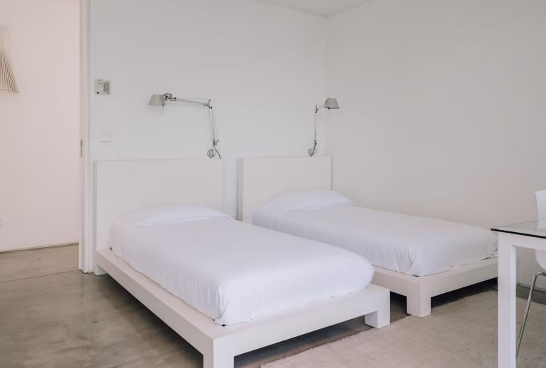 Com001 - Casa moderna rodeada de pinheiros, Comporta