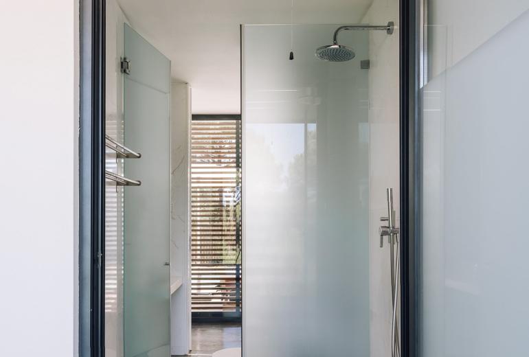 Com001 - Casa moderna rodeada de pinheiros, Comporta