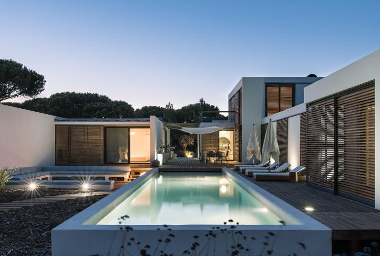 Com001 - Casa moderna rodeada de pinheiros, Comporta