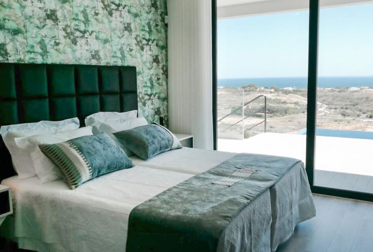 Alg008 - Villa Overlooking the Ocean, Algarve