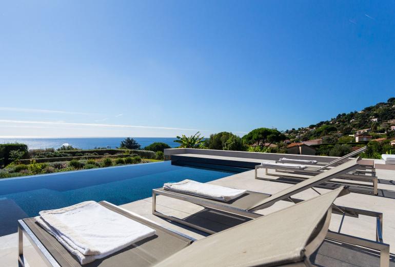 Azu039 - Villa Bord de mer Golfe Juan, Cannes