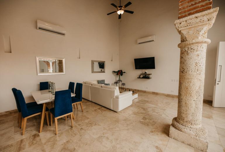 Car110 - Beautiful penthouse in the Old City of Cartagena