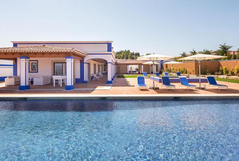 Alg017 - Stylish Villa in Algarve