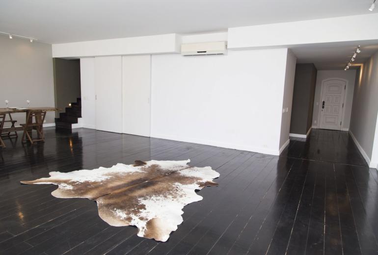 Rio260 - Charming four-bedroom penthouse in Copacabana