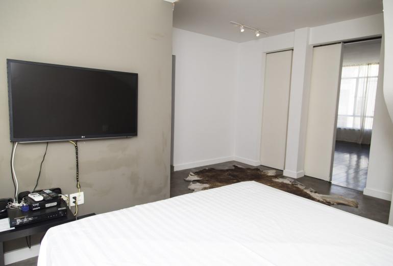 Rio260 - Charming four-bedroom penthouse in Copacabana