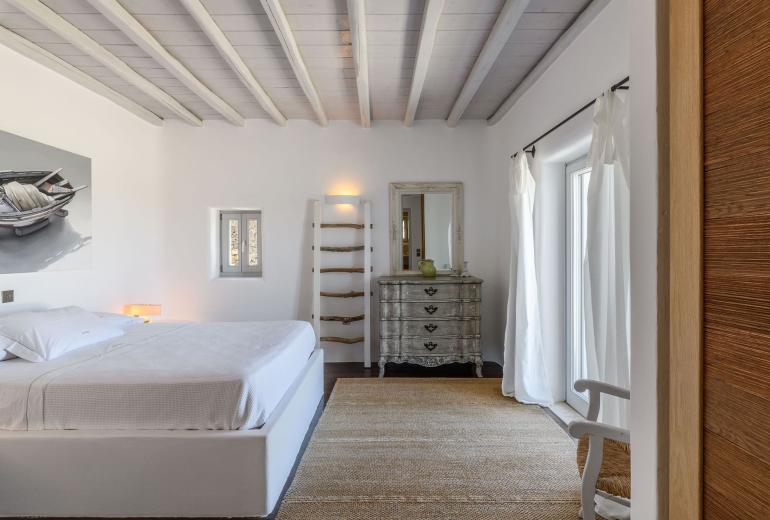 Cyc108 - Villa overlooking beach in Mykonos