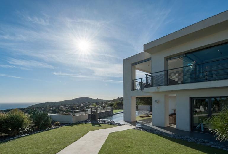 Azu044 - Villa with ocean view in Cavalaire