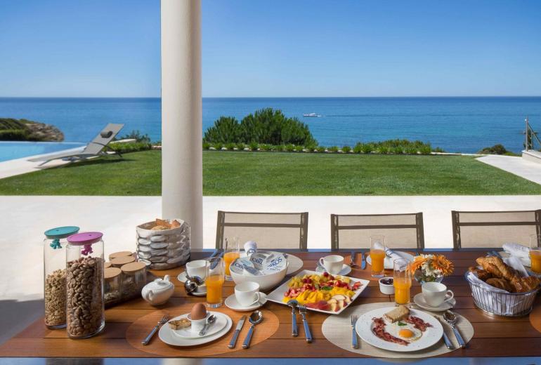 Alg019 - Oceanfront Villa in the Algarve
