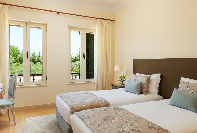 Alg025 - Amplia villa con vistas a la mejor ubicación de golf del Algarve