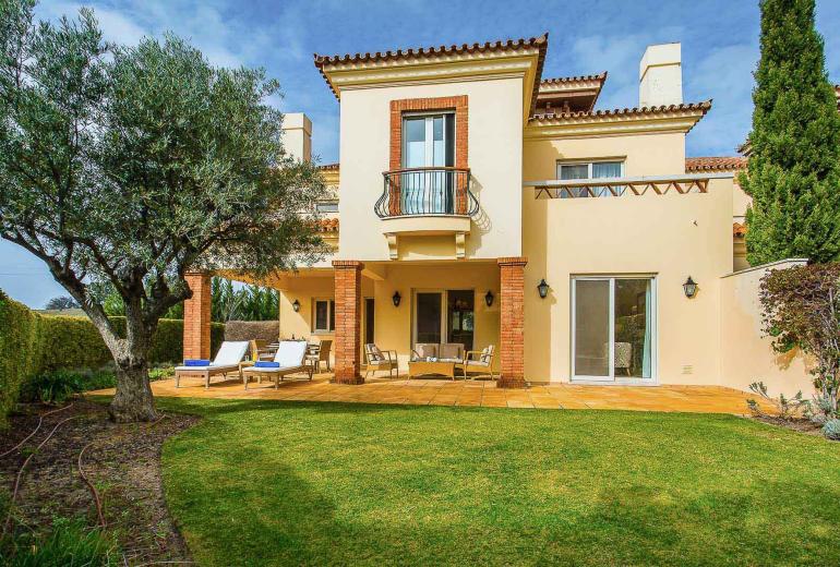 Alg025 - Amplia villa con vistas a la mejor ubicación de golf del Algarve