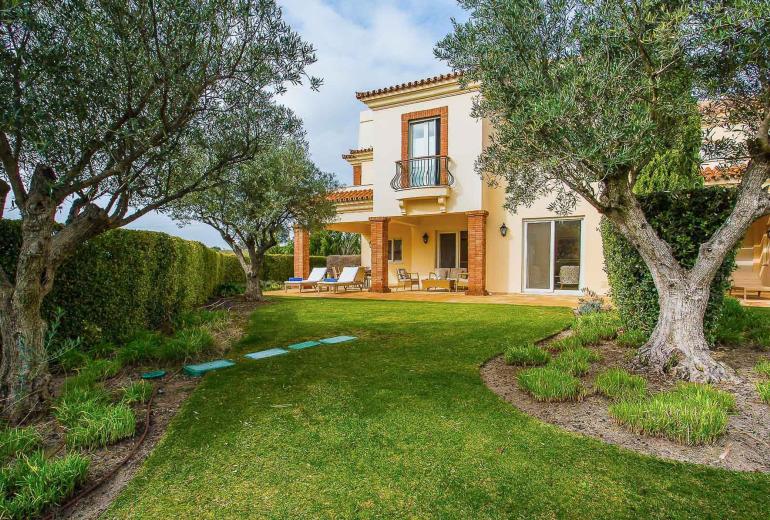 Alg025 - Amplia villa con vistas a la mejor ubicación de golf del Algarve
