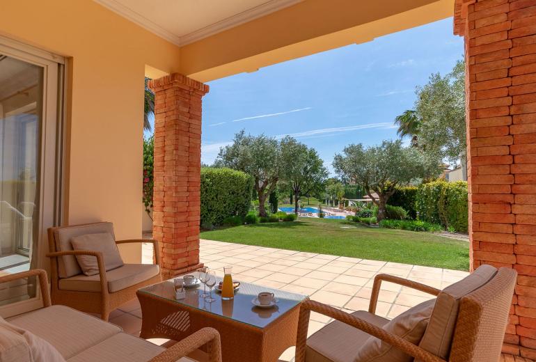 Alg025 - Amplia villa con vistas a la mejor ubicación de golf del Algarve