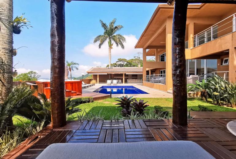 Gua004 - Mansion with stunning views at the top of Guarujá